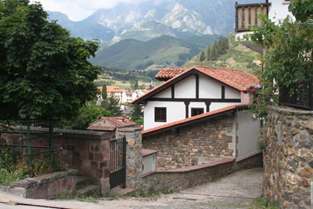 Apartamentos Casa De La Abuela Potes Exterior photo